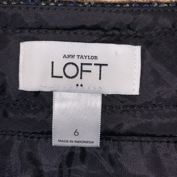 LOFT Double Buttoned Navy Skirt - Size 6 - Picture 4 of 5